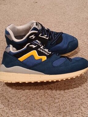 Karhu Synchron Classic sneakers in the Blue Wing Yellow Colorway Womens Size 6.5
